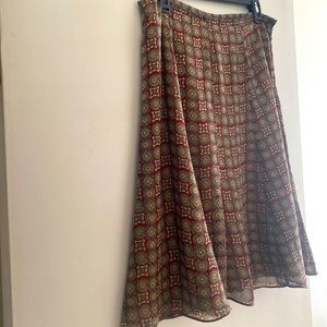 Skirt Villager by Liz Claiborne red beige and black pattern. Size 8